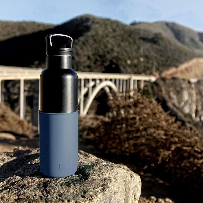 【美國HYDY】時尚保溫水瓶-黑瓶+海軍藍矽膠套 590ML 現貨快速出貨